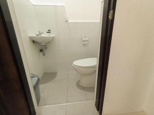 apartment-bathroom